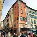 Au Bout Du Monde Apartment *